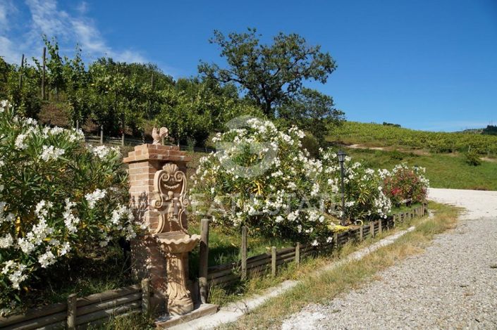 Image No.26-9 Bed Country House for sale