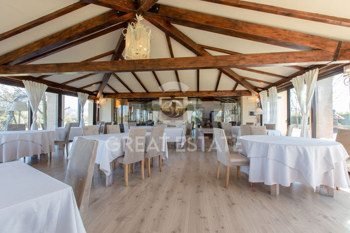 Image No.17-30 Bed Farmhouse for sale