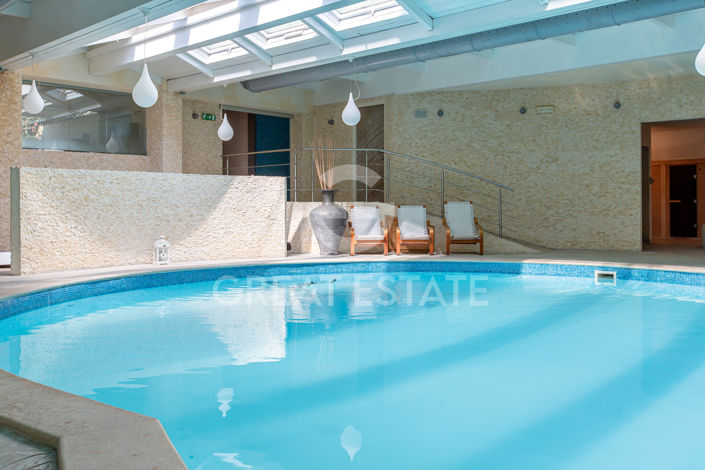 Image No.20-30 Bed Farmhouse for sale