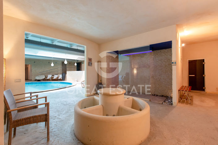 Image No.21-30 Bed Farmhouse for sale