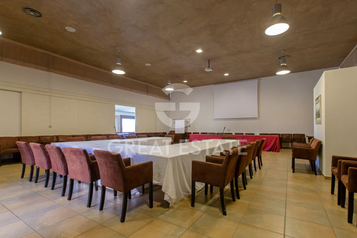 Image No.22-30 Bed Farmhouse for sale