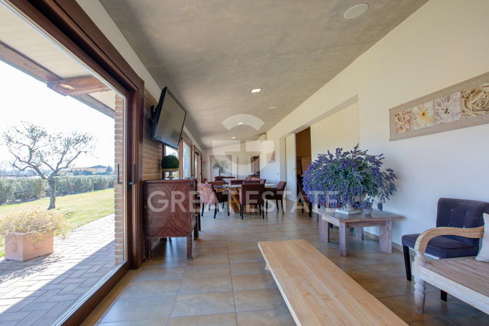 Image No.23-30 Bed Farmhouse for sale