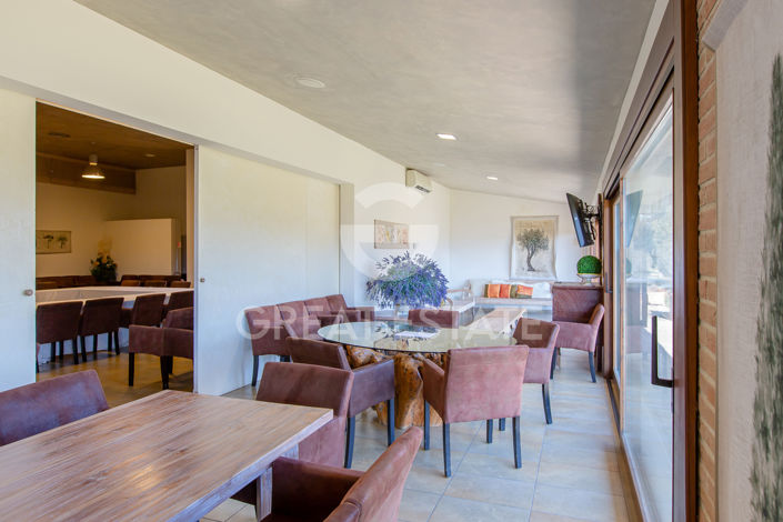 Image No.24-30 Bed Farmhouse for sale