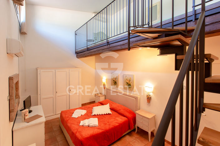 Image No.27-30 Bed Farmhouse for sale