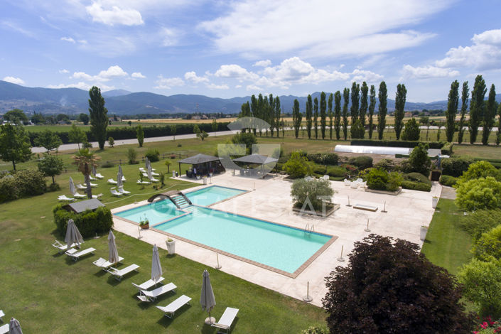 Image No.4-30 Bed Farmhouse for sale