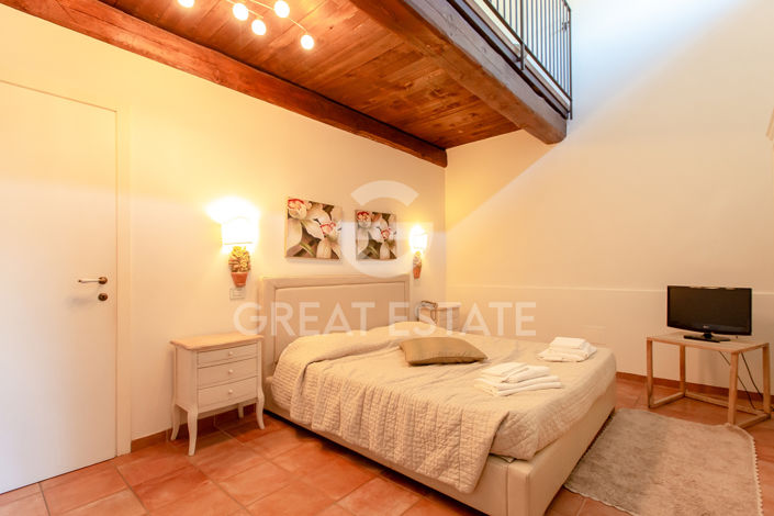 Image No.32-30 Bed Farmhouse for sale