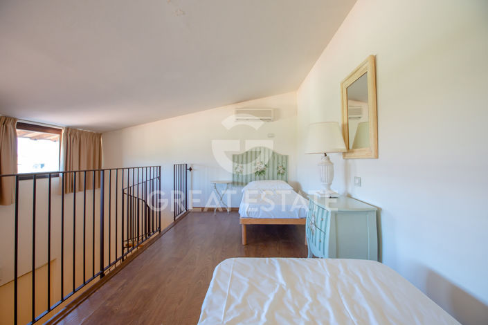 Image No.34-30 Bed Farmhouse for sale