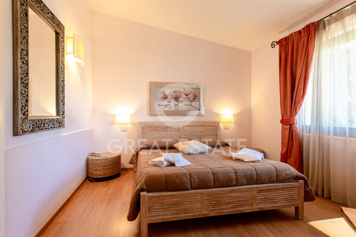 Image No.35-30 Bed Farmhouse for sale