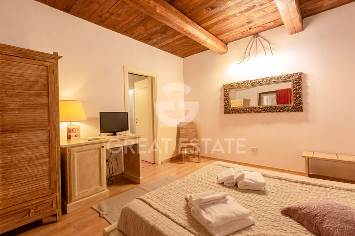 Image No.38-30 Bed Farmhouse for sale