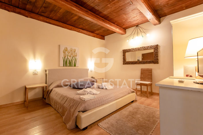 Image No.46-30 Bed Farmhouse for sale