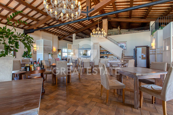 Image No.6-30 Bed Farmhouse for sale