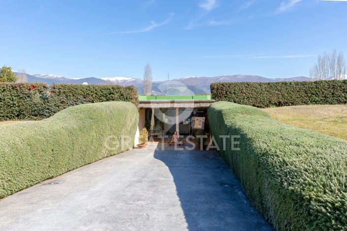 Image No.57-30 Bed Farmhouse for sale