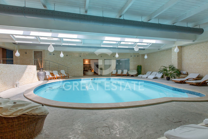 Image No.60-30 Bed Farmhouse for sale