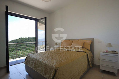 vendesi-villa-plurifamiliare-in-toscana-gross