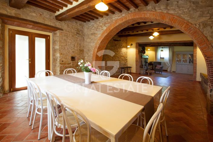 Image No.2-4 Bed Country House for sale