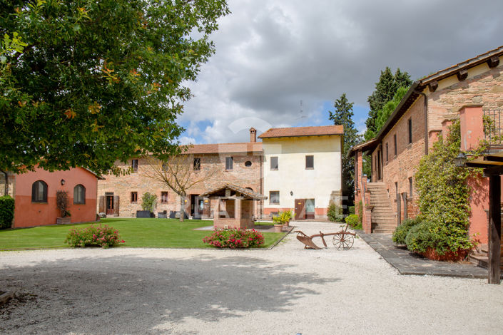 Image No.10-18 Bed Country House for sale