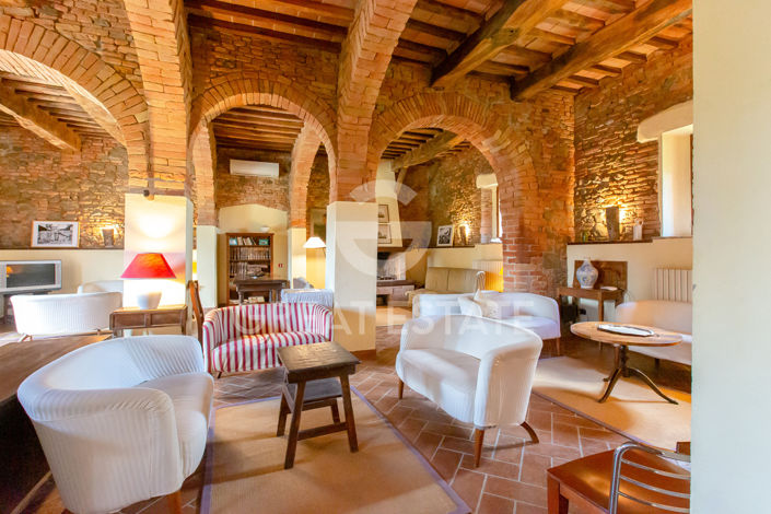 Image No.2-18 Bed Country House for sale