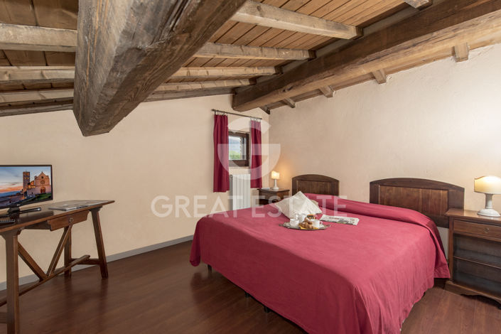 Image No.37-18 Bed Country House for sale