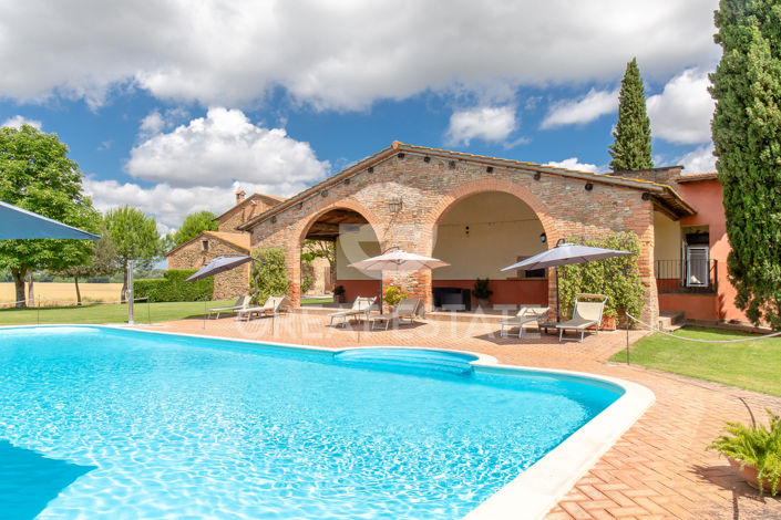 Image No.51-18 Bed Country House for sale