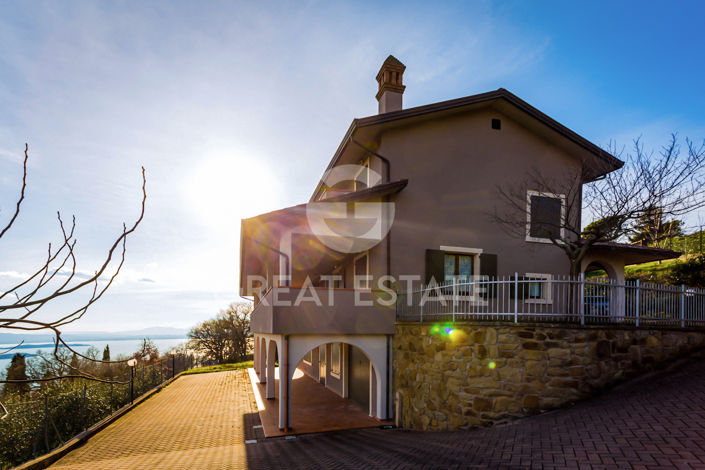 Image No.1-Maison de campagne de 4 chambres à vendre à Pérouse