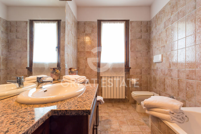 Image No.13-Maison de campagne de 4 chambres à vendre à Pérouse