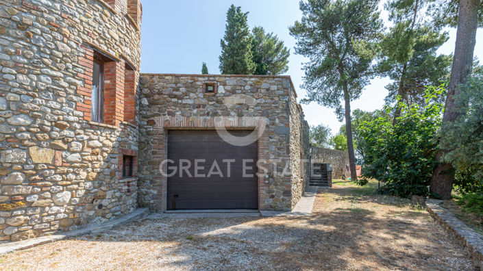 Image No.12-10 Bed Country House for sale