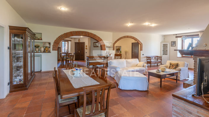 Image No.17-10 Bed Country House for sale