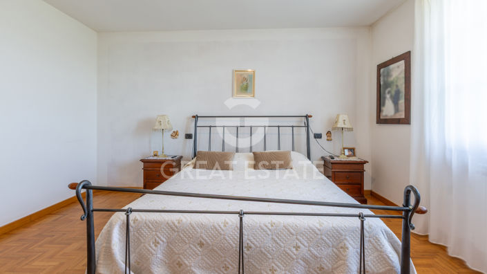 Image No.20-10 Bed Country House for sale