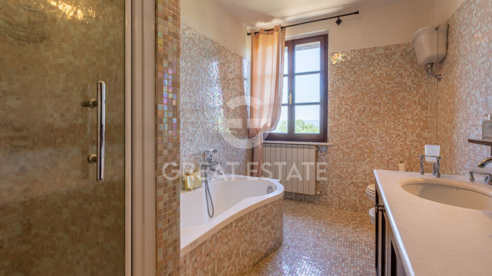 Image No.23-10 Bed Country House for sale