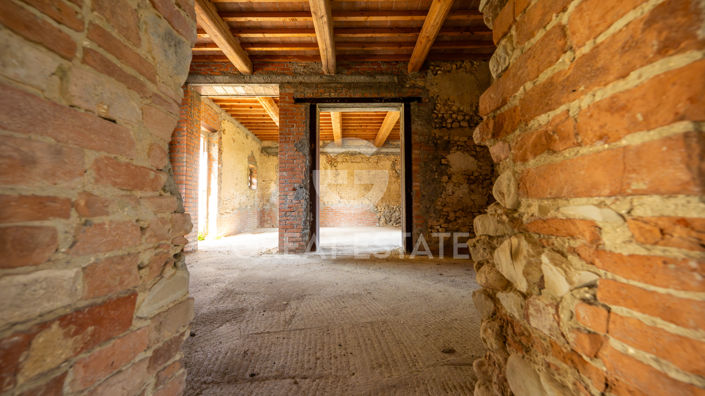 Image No.17-10 Bed Country House for sale