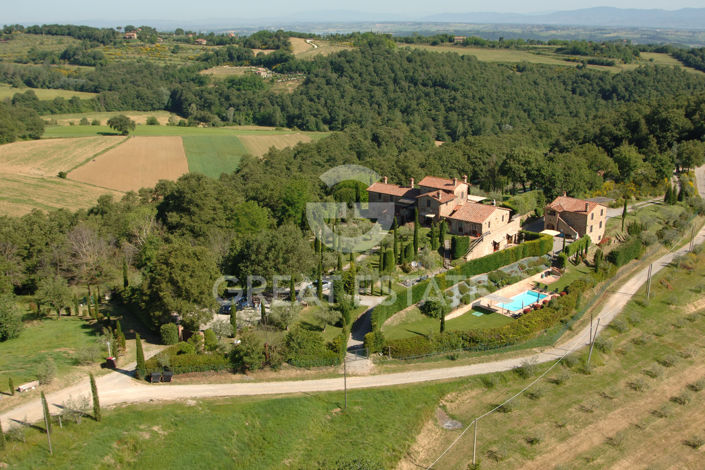Image No.1-Maison de campagne de 11 chambres à vendre à Citta della Pieve