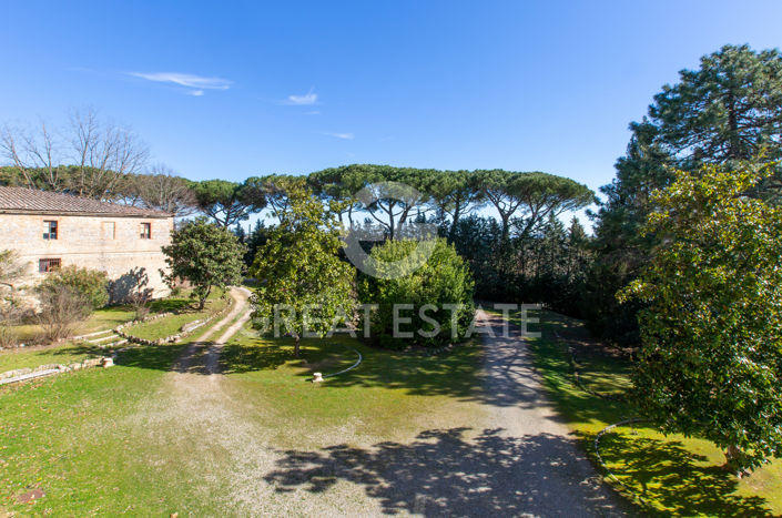 Image No.17-10 Bed Country House for sale