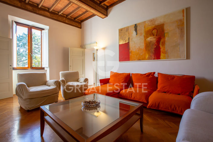 Image No.7-10 Bed Country House for sale