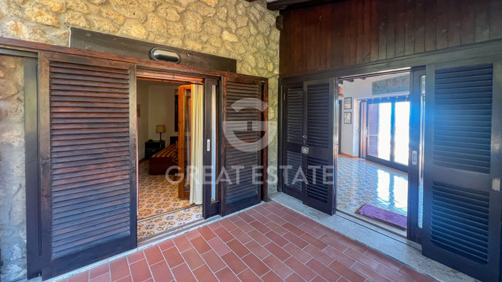 Image No.10-10 Bed Villa for sale