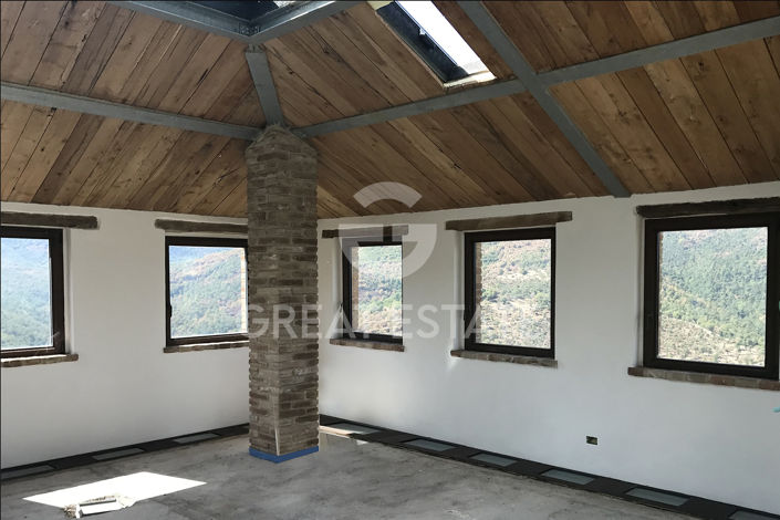 Image No.6-8 Bed Chateaux for sale