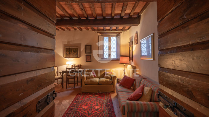 Image No.2-4 Bed Country House for sale