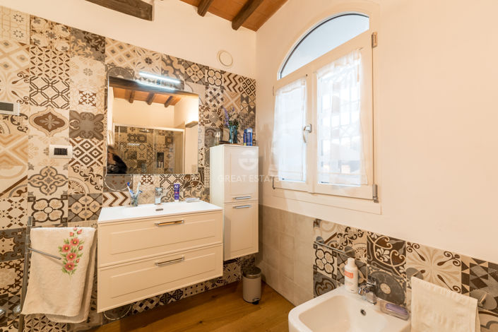 Image No.54-4 Bed Country House for sale