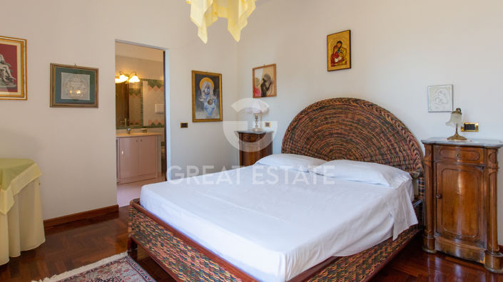 Image No.25-11 Bed Villa for sale