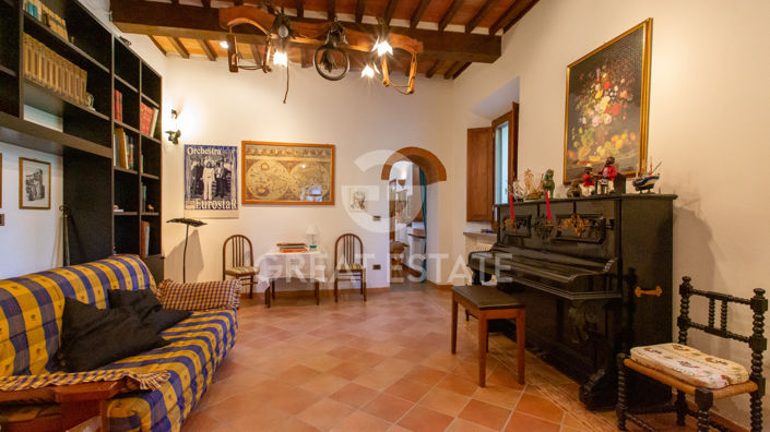 Image No.7-11 Bed Villa for sale