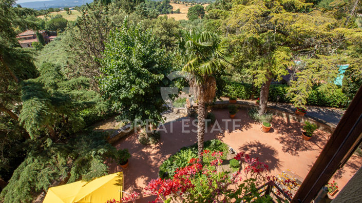 Image No.10-11 Bed Villa for sale