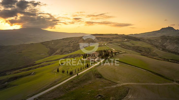 Image No.21-Maison de campagne de 5 chambres à vendre à Radicofani