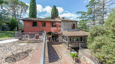 Maison de campagne de 7 chambres à vendre à Arezzo
