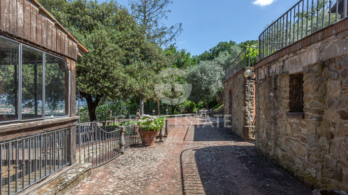 Image No.17-7 Bed Country House for sale