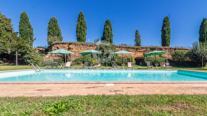 Image No.16-11 Bed Country House for sale