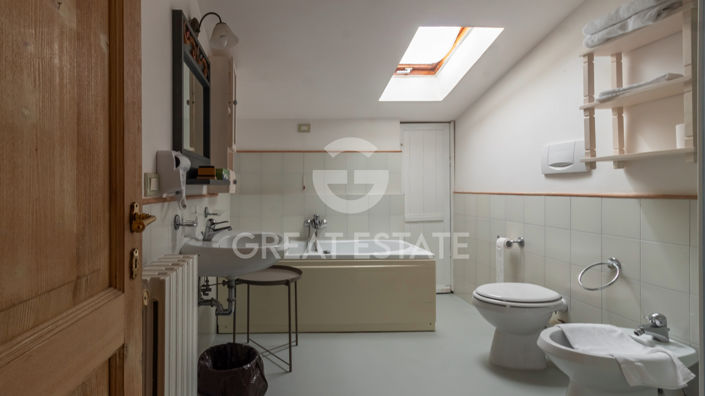 Image No.38-11 Bed Country House for sale