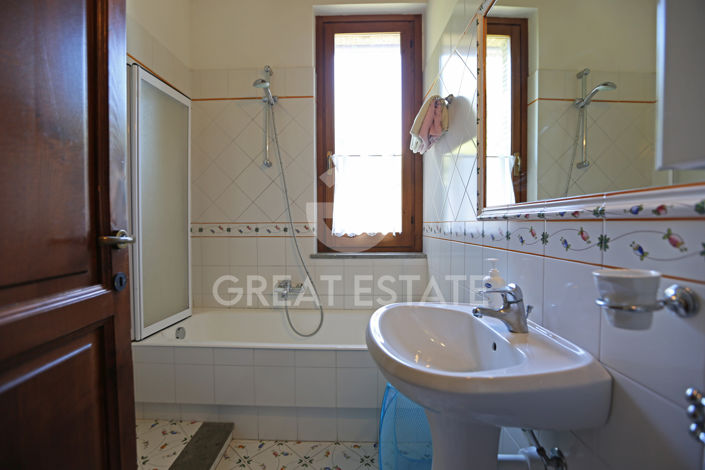 Image No.30-8 Bed Country House for sale