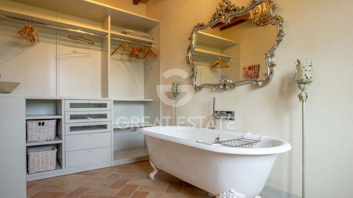 Image No.52-5 Bed Country House for sale