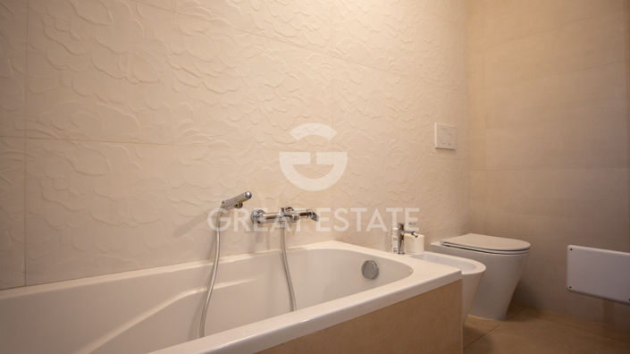 Image No.18-3 Bed Country House for sale