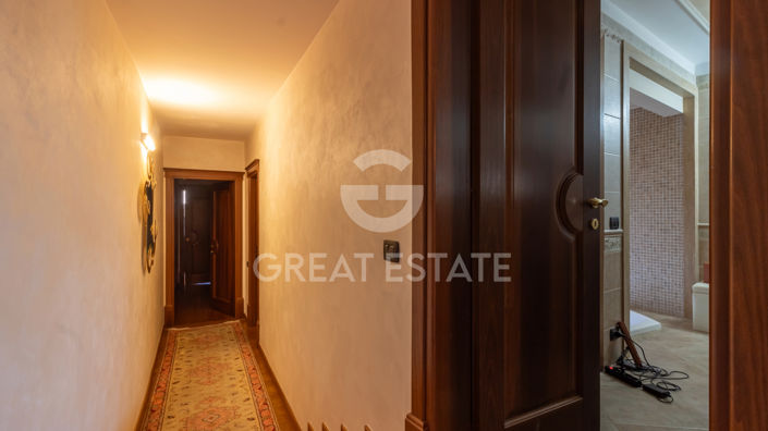 Image No.12-3 Bed Property for sale