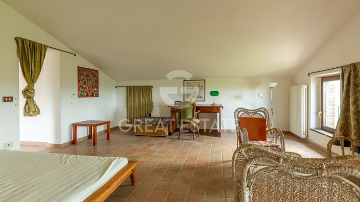 Image No.19-6 Bed Country House for sale